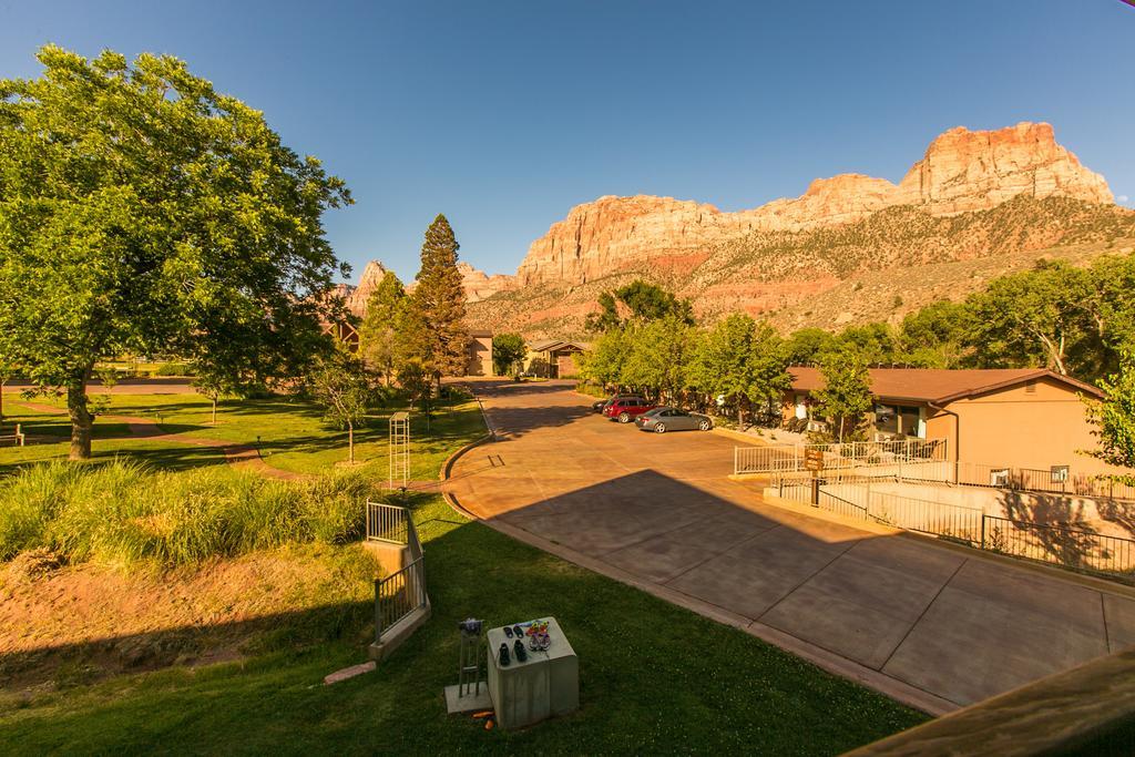 ספרינגדייל Driftwood Lodge מראה חיצוני תמונה