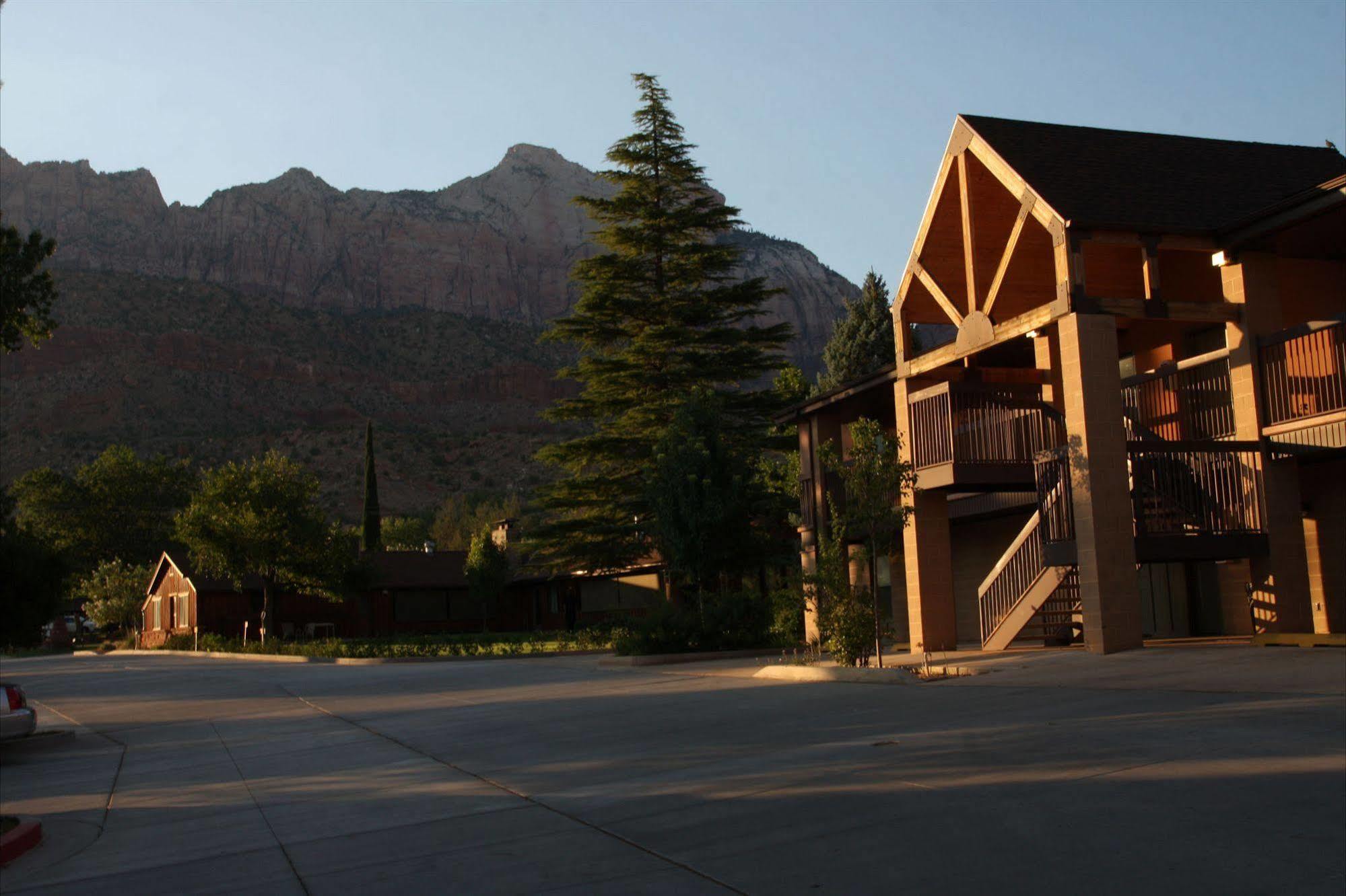ספרינגדייל Driftwood Lodge מראה חיצוני תמונה